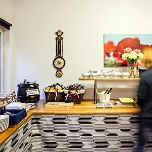 Hotel Dialog, Varby